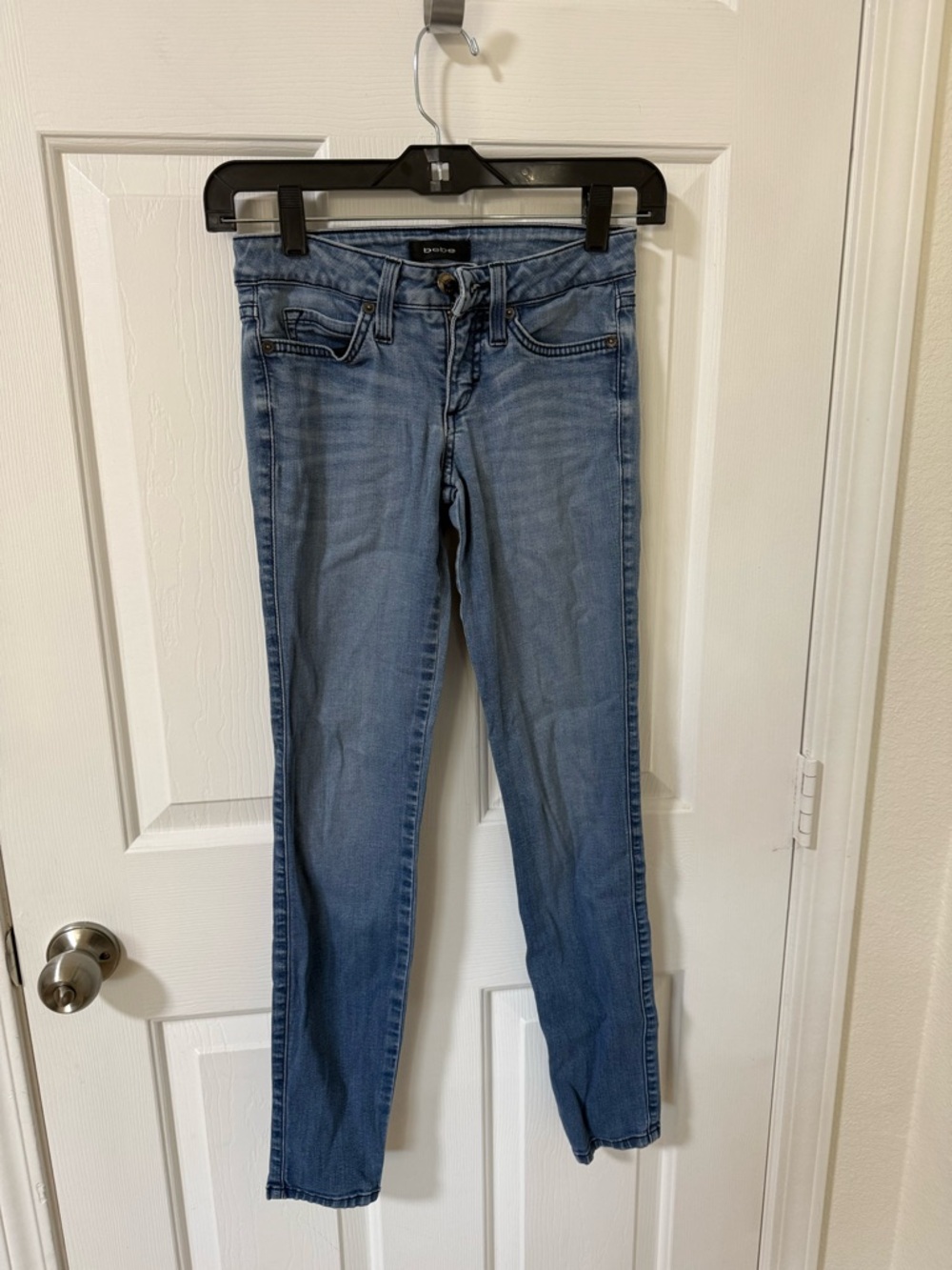 bebe Women's Skinny Jeans in Light Blue Wash